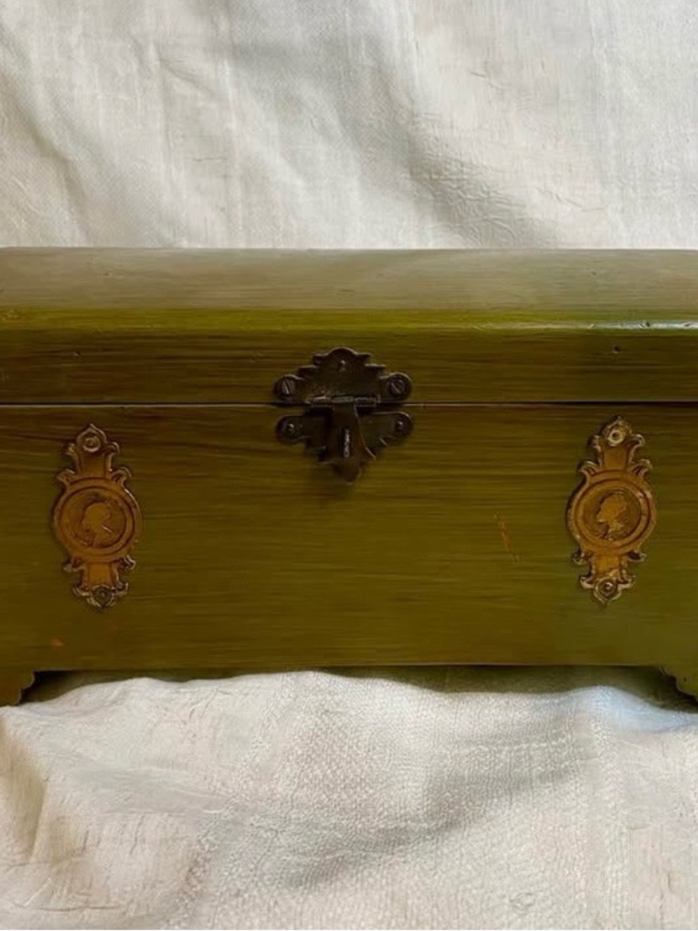 Vintage Aromatic Cedar Wood Jewelry or Trinket Box made by Peterson Brothers
